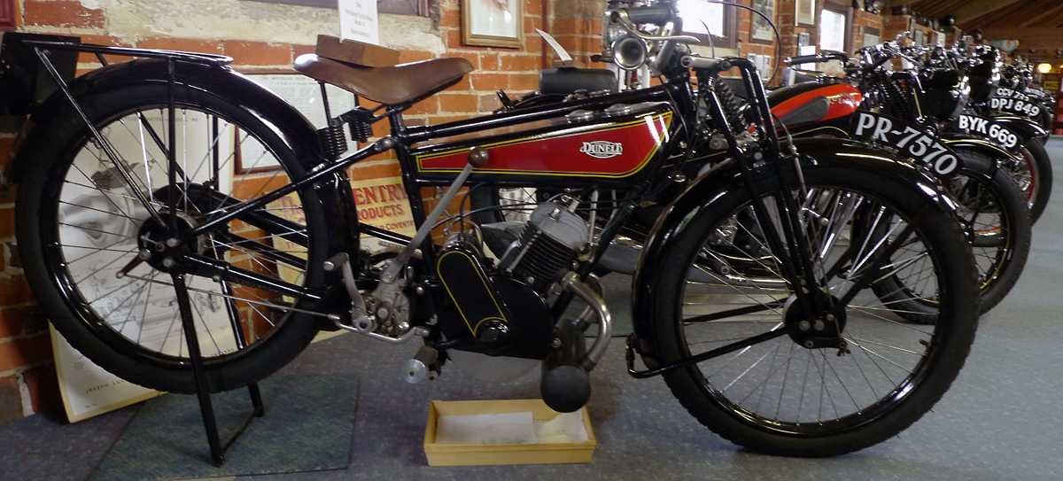 L1010613.JPG - Another two-stroke British bike, the Dunelt was one of many companies offering utilitarian designs for the common man.